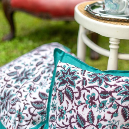 Lo stile boho chic per l'estate: come arredare casa con tessuti e colori ispirati all'India